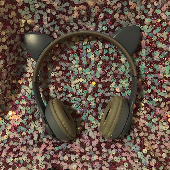 Cat Ear Wireless Headphones with RGB Lights - Picture 6 of 8